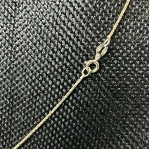 Vtg.(1980) 18” Sterling Silver Necklace W/Onyx Pendant & Matching Earrings - Picture 5 of 7